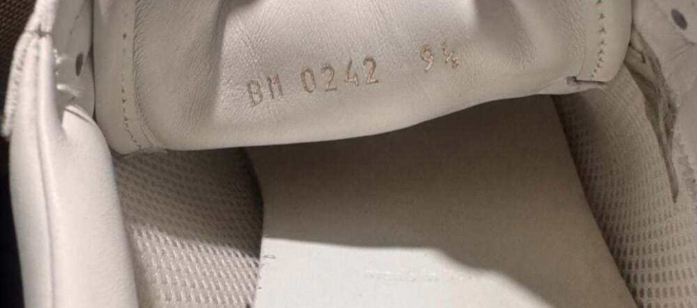 Louis Vuitton Run Away Sneaker White Monogram Mesh Size 9.5 - Picture 4 of 5